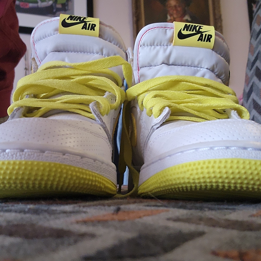 Air Jordan 1 Retro High OG 'First Class Flight' Sneakers - Picture 3 of 9